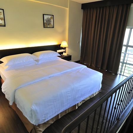 Ernes Hotel Перай Екстериор снимка