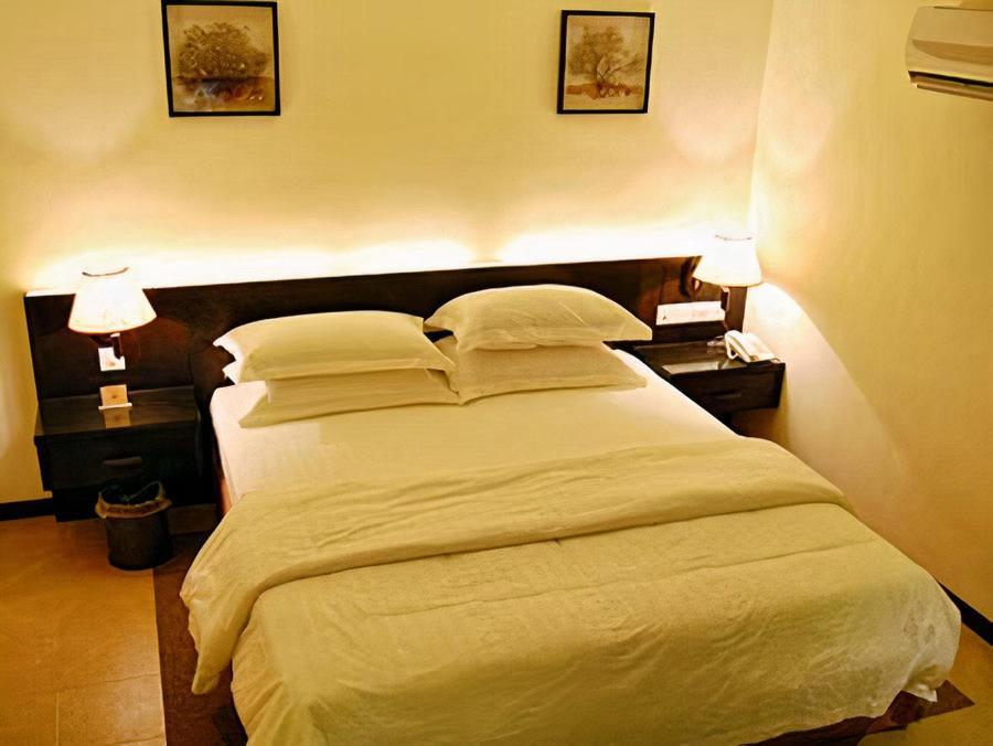 Ernes Hotel Перай Екстериор снимка