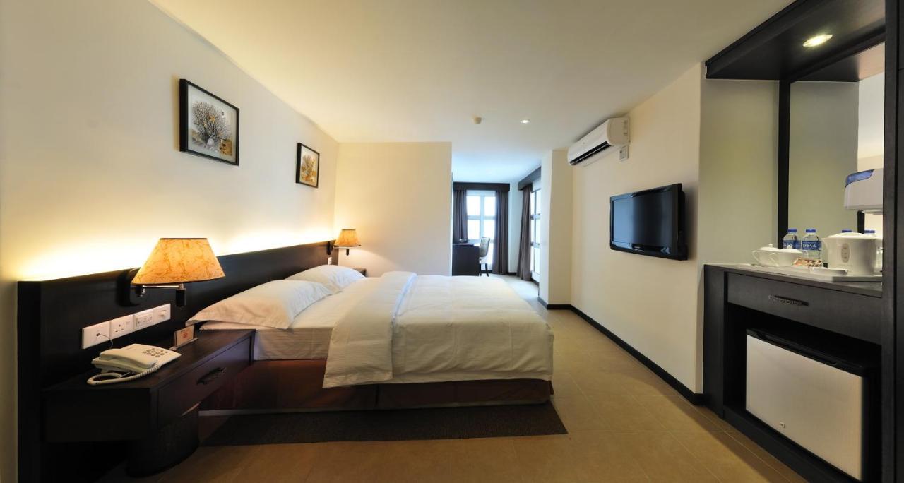 Ernes Hotel Перай Екстериор снимка